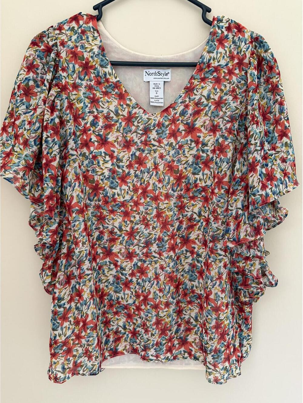 NorthStyle size 6/medium floral flowy blouse